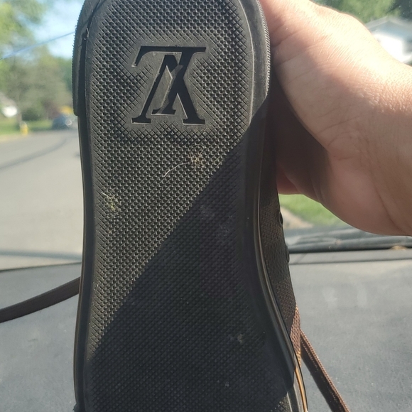 Louie Vuitton sneakers size 39 - Picture 2 of 4